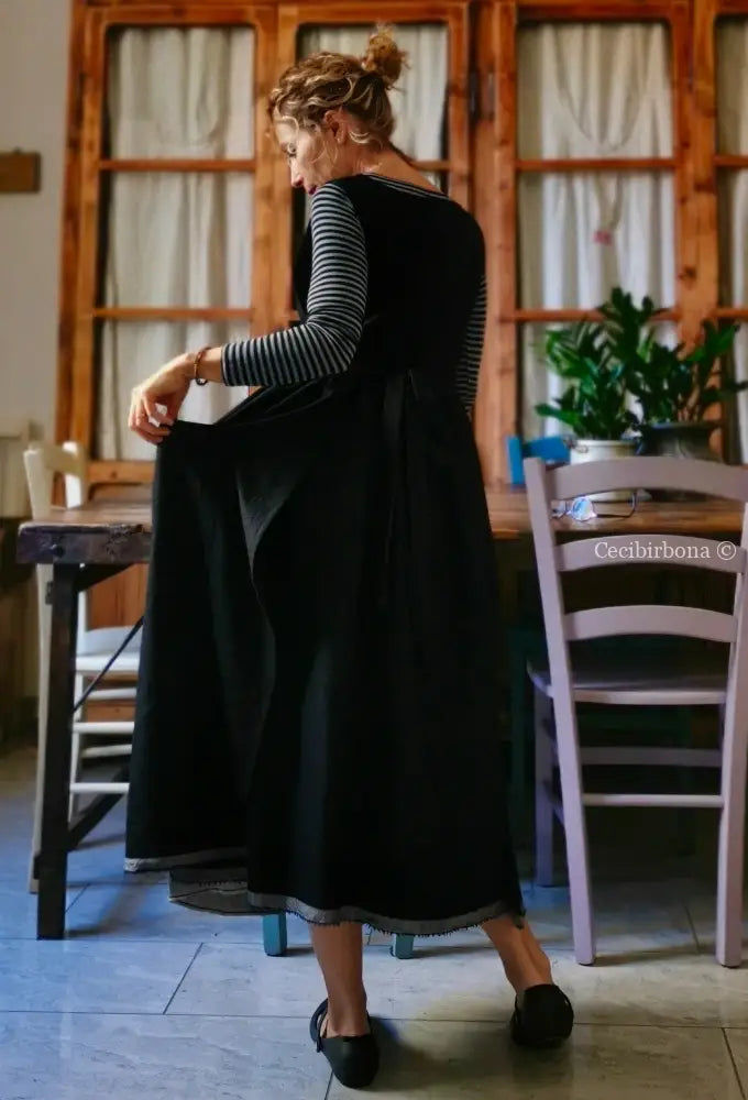 Il grembiule da cucina in lana lavata blu scuro (Ref. 51) grembiule donna tessuti moderni