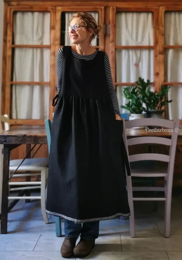 Il grembiule da cucina in lana lavata blu scuro (Ref. 51) grembiule donna tessuti moderni