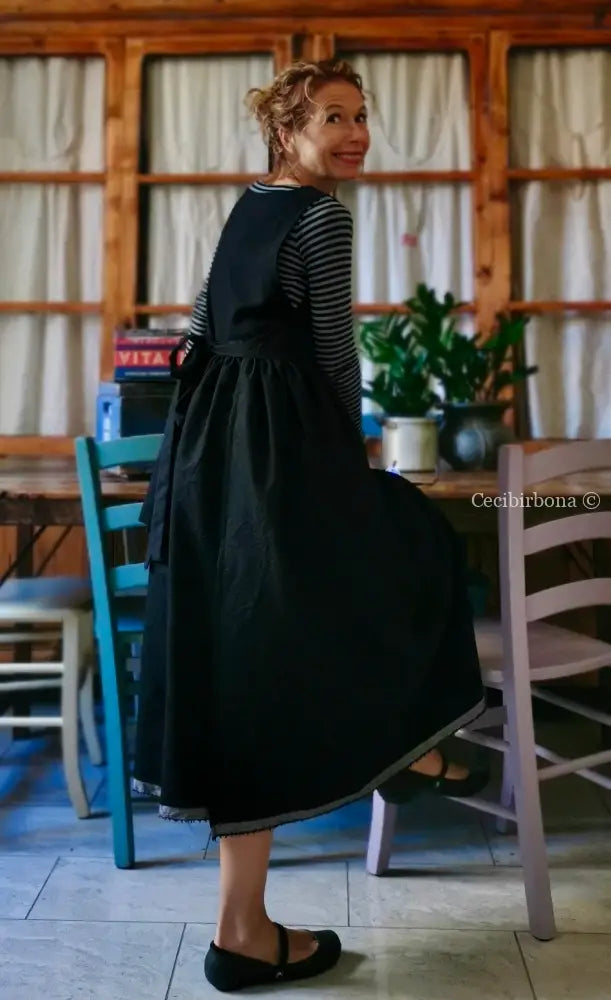 Il grembiule da cucina in lana lavata blu scuro (Ref. 51) grembiule donna tessuti moderni