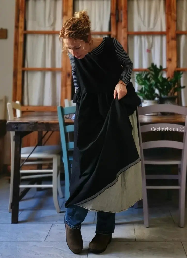 Il grembiule da cucina in lana lavata blu scuro (Ref. 51) grembiule donna tessuti moderni