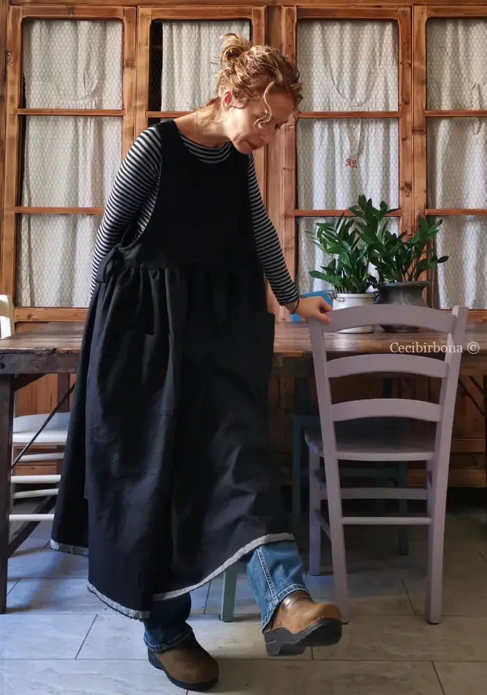 Il grembiule da cucina in lana lavata blu scuro (Ref. 51) grembiule donna tessuti moderni