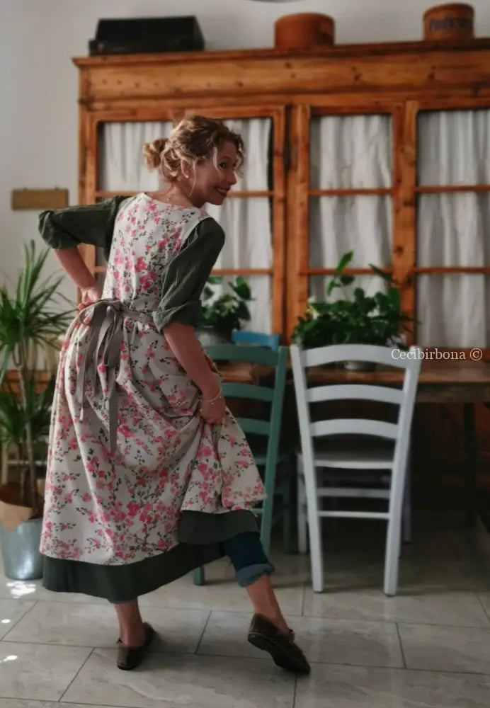 Il grembiule della primavera con lacci di gros grain (Ref. 404) grembiule donna tessuti moderni