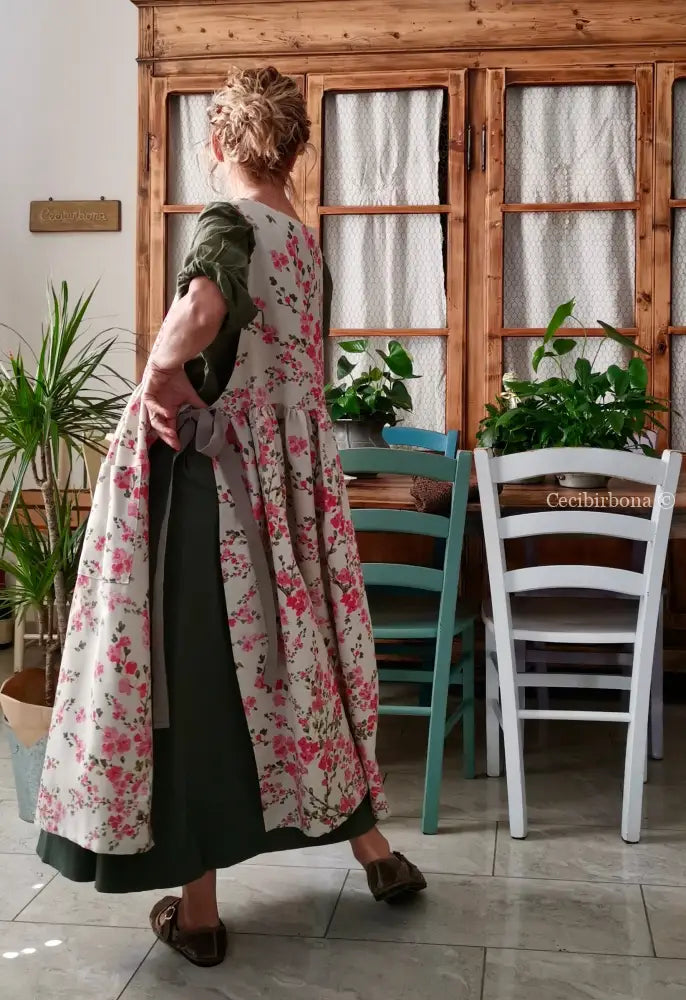Il grembiule della primavera con lacci di gros grain (Ref. 404) grembiule donna tessuti moderni