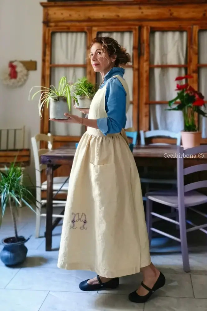 Il grembiule in lino con la dama con l’ombrellino (Ref. 477) grembiule donna tessuti antichi