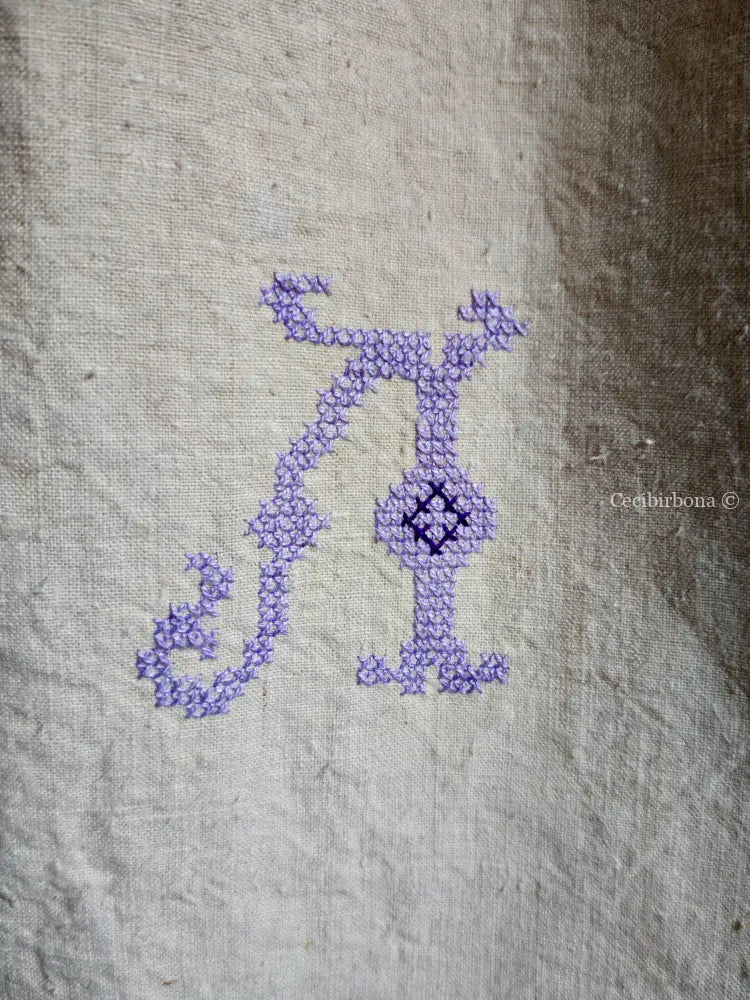 Il grembiule in lino con la dama con l’ombrellino (Ref. 477) grembiule donna tessuti antichi