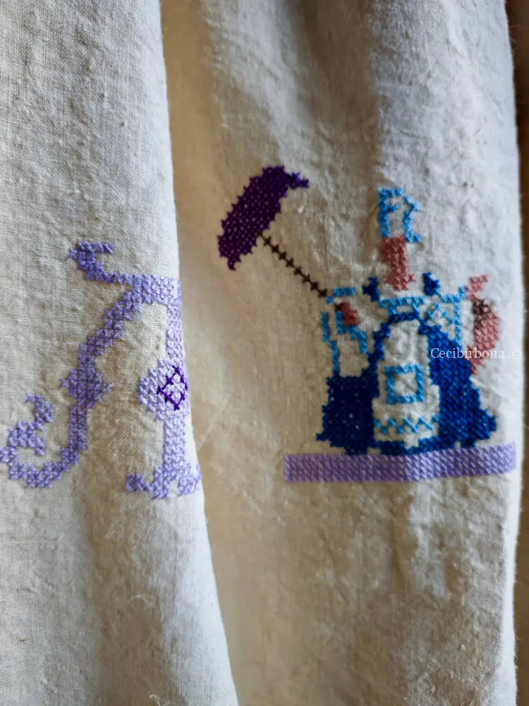 Il grembiule in lino con la dama con l’ombrellino (Ref. 477) grembiule donna tessuti antichi