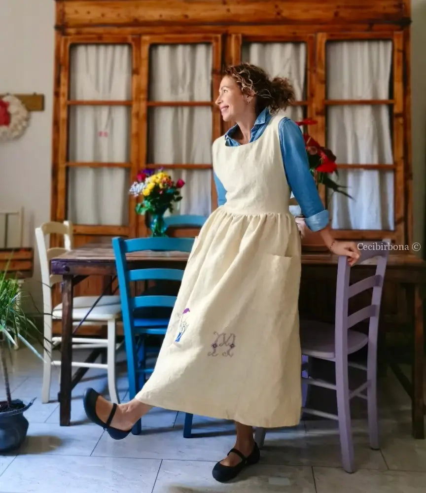 Il grembiule in lino con la dama con l’ombrellino (Ref. 477) grembiule donna tessuti antichi