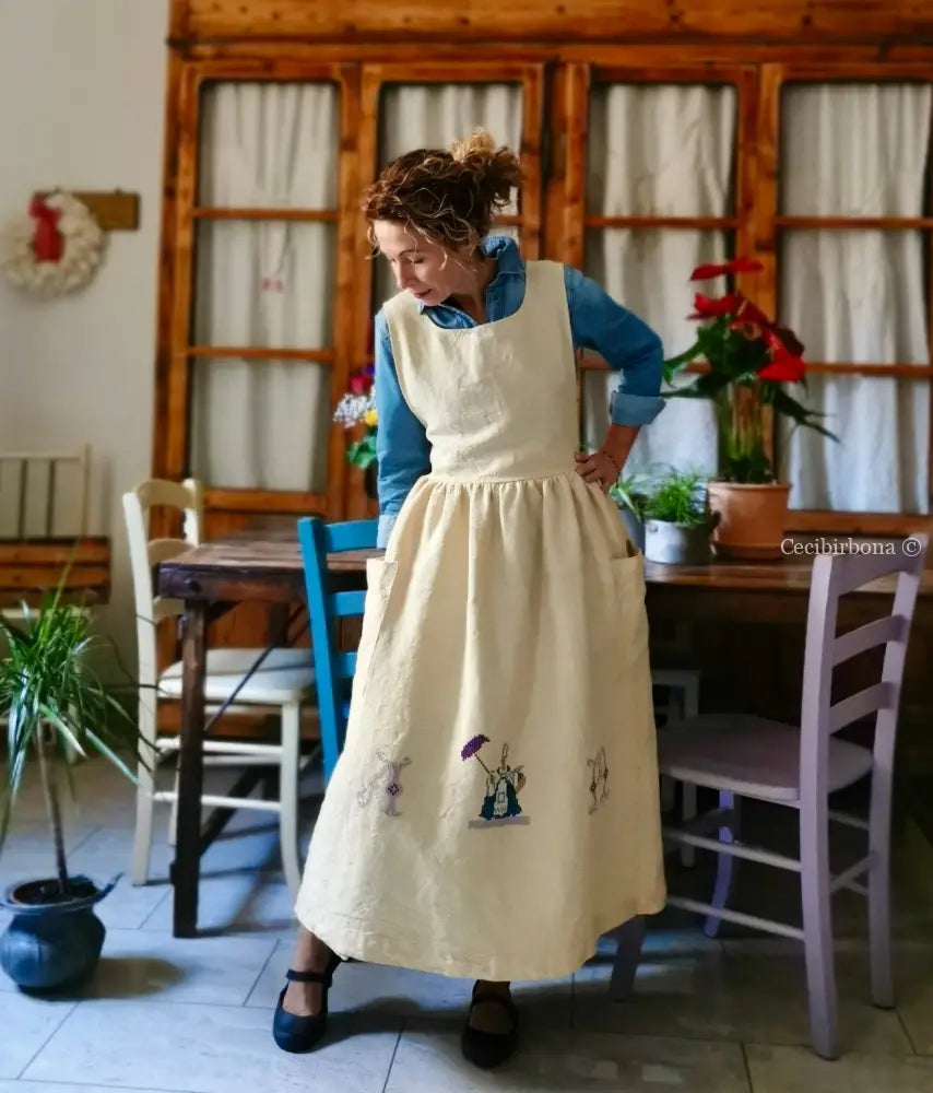Il grembiule in lino con la dama con l’ombrellino (Ref. 477) grembiule donna tessuti antichi