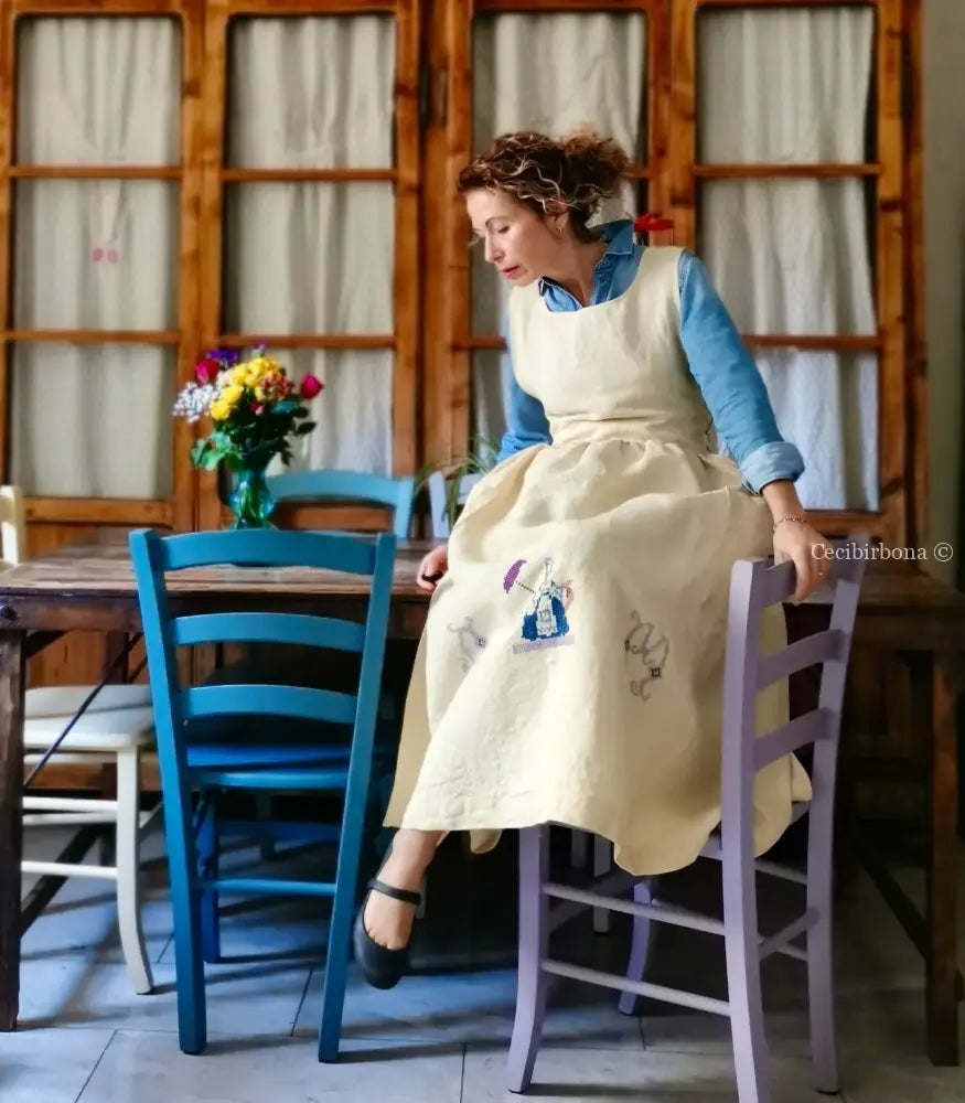 Il grembiule in lino con la dama con l’ombrellino (Ref. 477) grembiule donna tessuti antichi