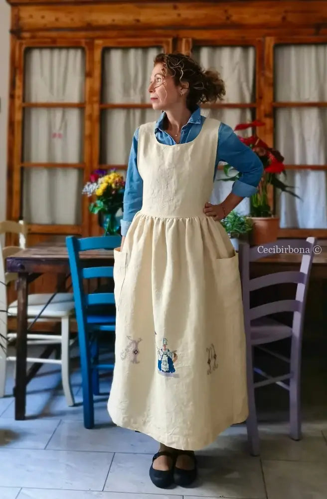 Il grembiule in lino con la dama con l’ombrellino (Ref. 477) grembiule donna tessuti antichi