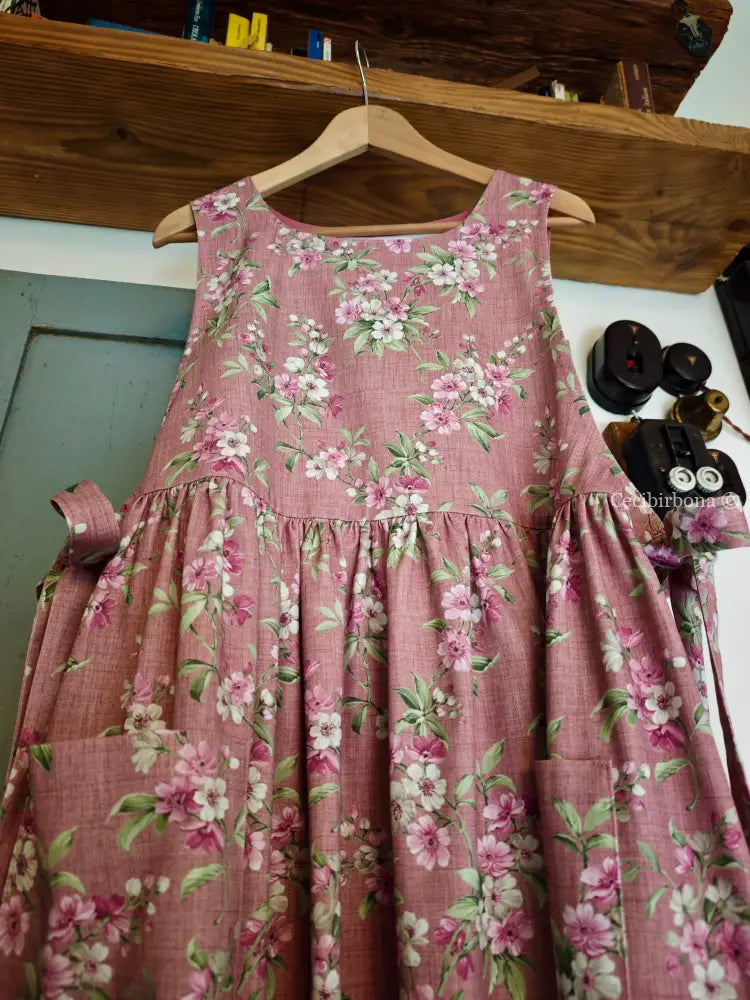 Il grembiule rosa della primavera (Ref. 504) - grembiule donna tessuti moderni