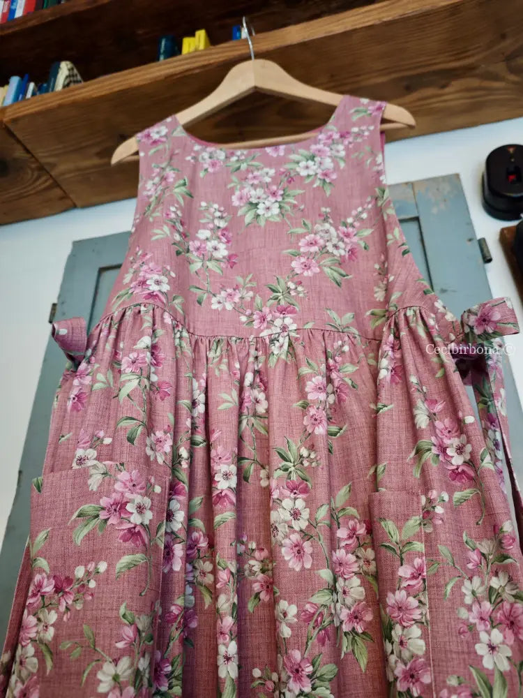 Il grembiule rosa della primavera (Ref. 504) - grembiule donna tessuti moderni