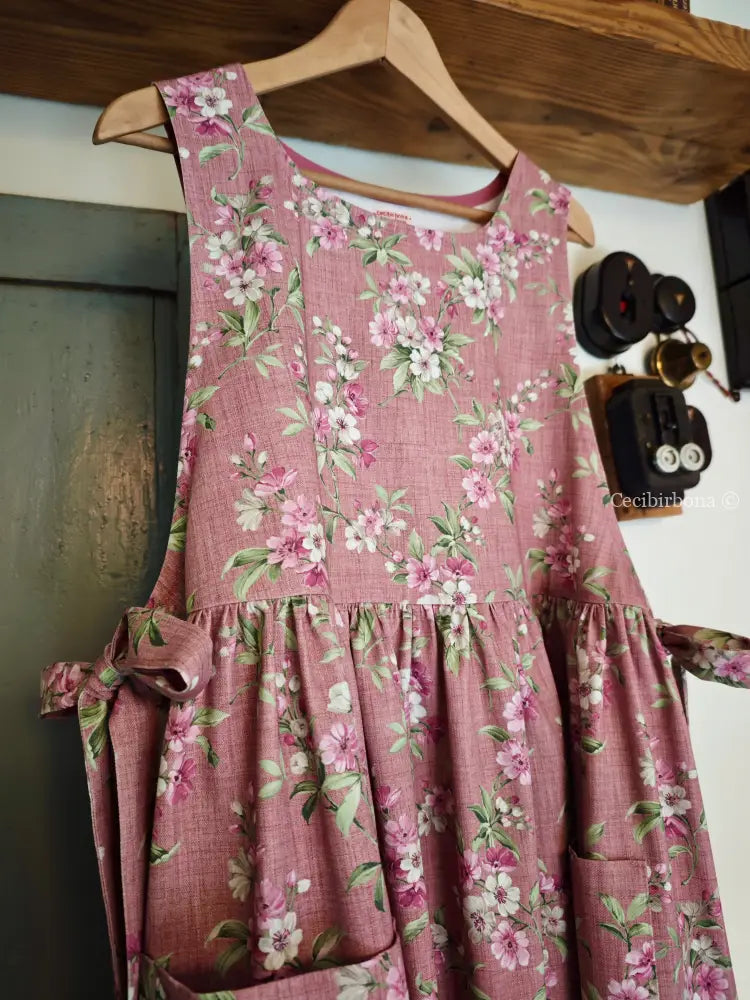 Il grembiule rosa della primavera (Ref. 504) - grembiule donna tessuti moderni