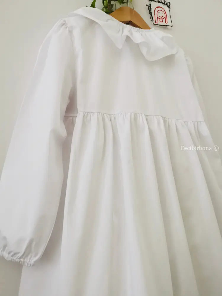 Il grembiulino bianco con le rose e i nontiscordardimé e colletto pierrot per scuola primaria grembiule scuola bimba