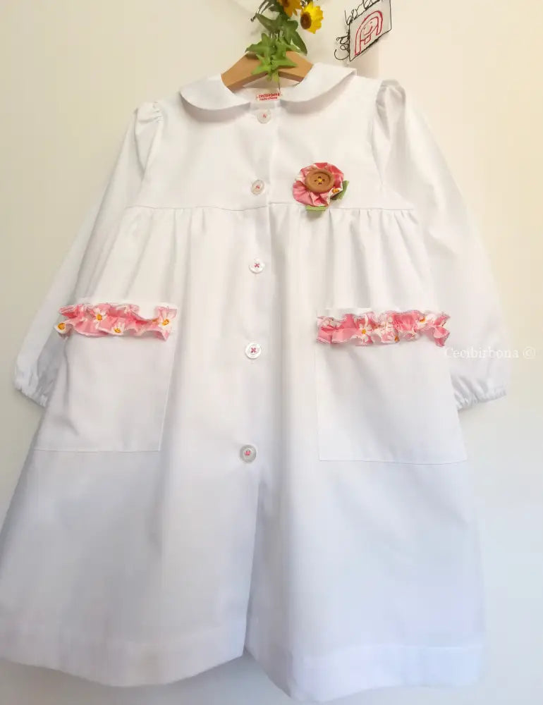 Il grembiulino con le margherite - Grembiule bianco per asilo con tasche a fiorellini grembiule asilo bimba