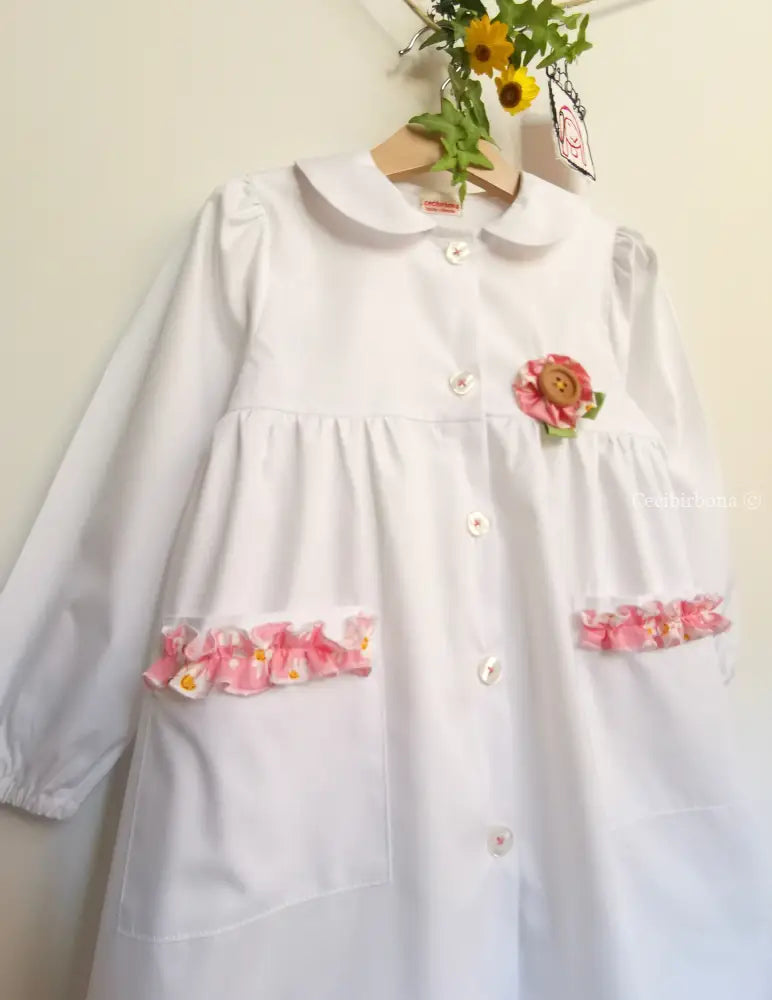 Il grembiulino con le margherite - Grembiule bianco per asilo con tasche a fiorellini grembiule asilo bimba