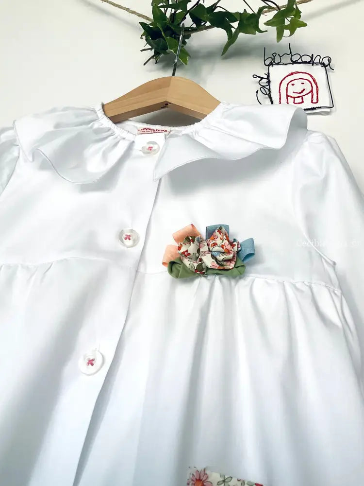 Il grembiulino Flora - Grembiule bianco per asilo con tasche a fiorellini grembiule asilo bimba
