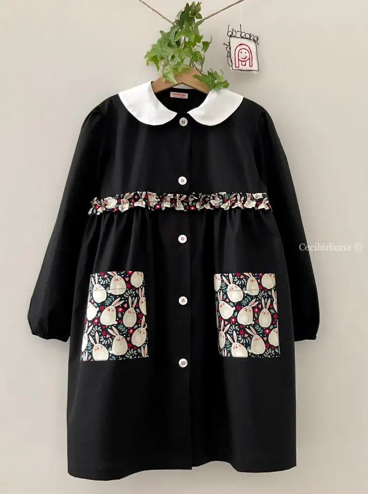 Il grembiulino nero con i coniglietti e colletto tondo baby per scuola primaria grembiule scuola bimba