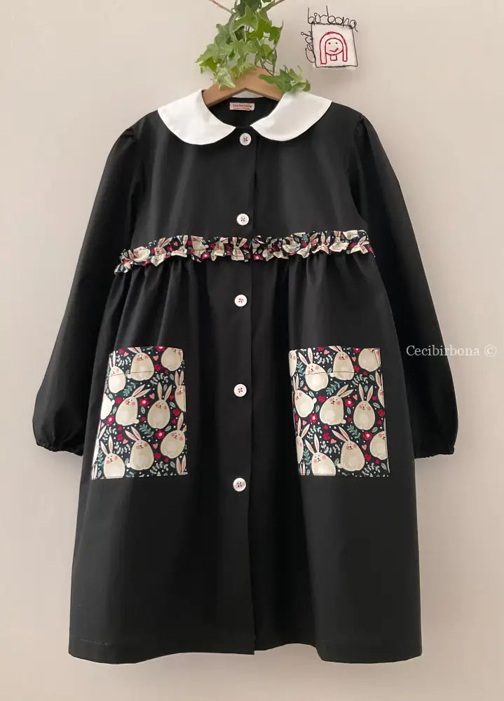 Il grembiulino nero con i coniglietti e colletto tondo baby per scuola primaria grembiule scuola bimba