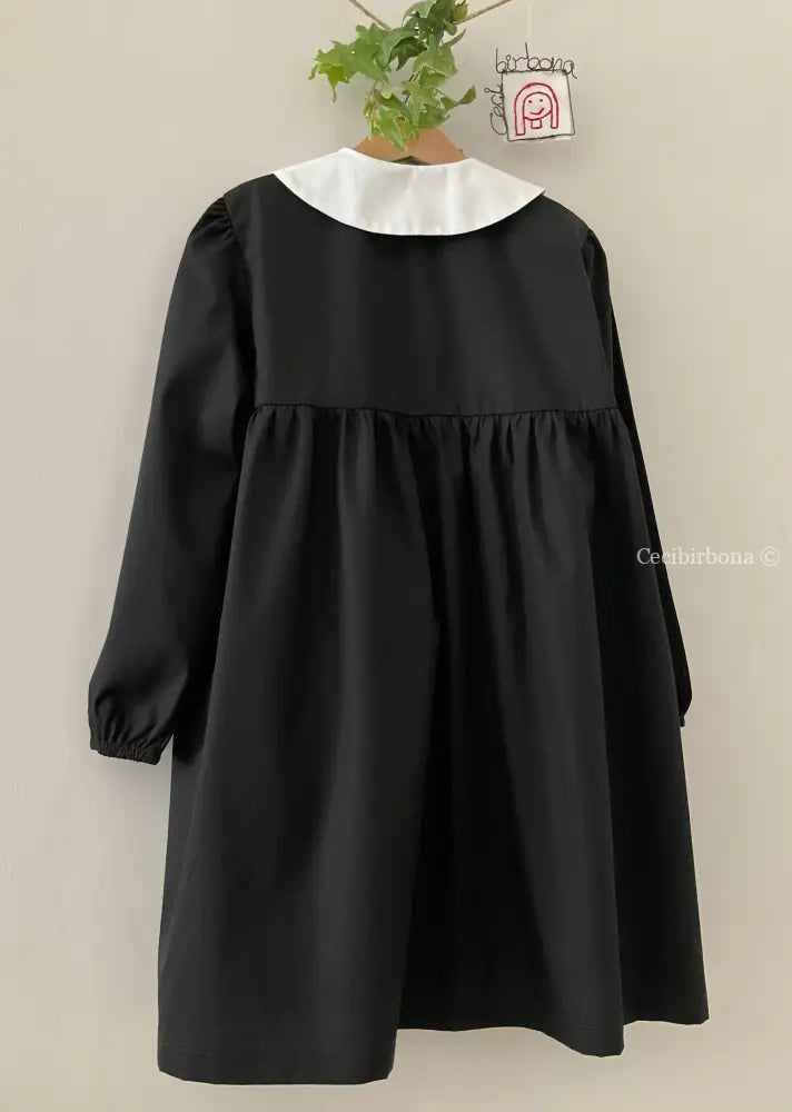 Il grembiulino nero con i coniglietti e colletto tondo baby per scuola primaria grembiule scuola bimba