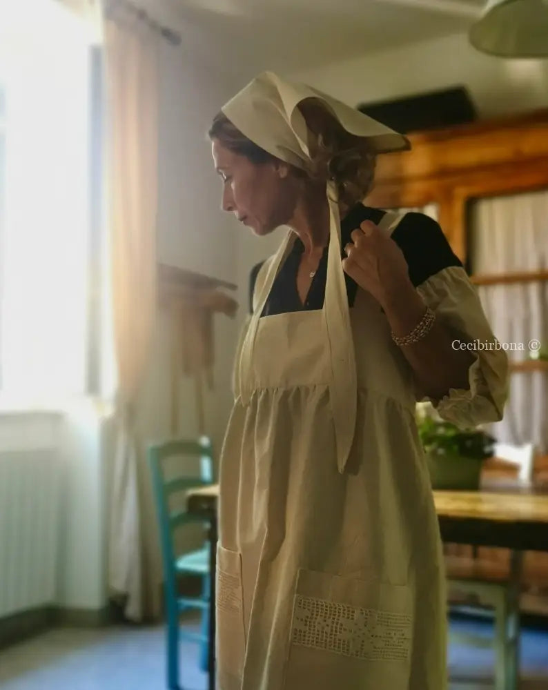 Manichette e foulard in tessuto di ghinea accessori cucina