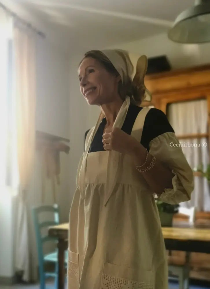 Manichette e foulard in tessuto di ghinea accessori cucina