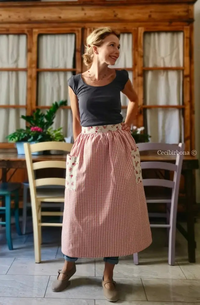 Mezzo grembiule a quadretti rosa e roselline (Ref. 175) grembiule donna tessuti moderni