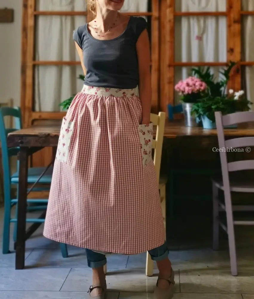 Mezzo grembiule a quadretti rosa e roselline (Ref. 175) grembiule donna tessuti moderni