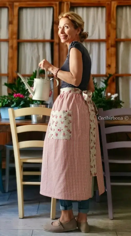 Mezzo grembiule a quadretti rosa e roselline (Ref. 175) grembiule donna tessuti moderni