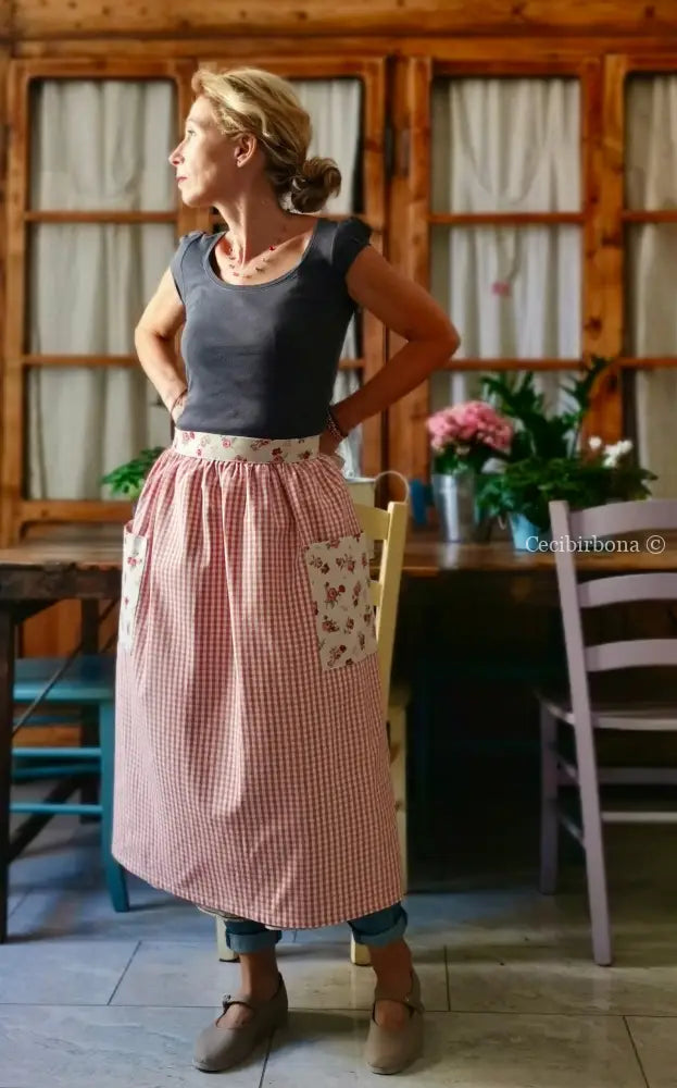 Mezzo grembiule a quadretti rosa e roselline (Ref. 175) grembiule donna tessuti moderni