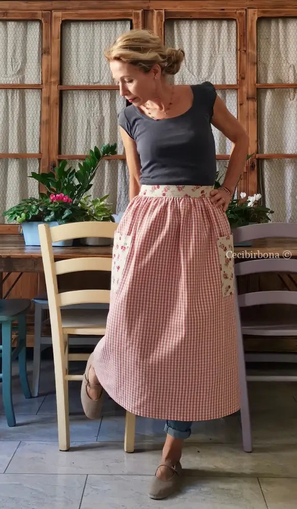 Mezzo grembiule a quadretti rosa e roselline (Ref. 175) grembiule donna tessuti moderni