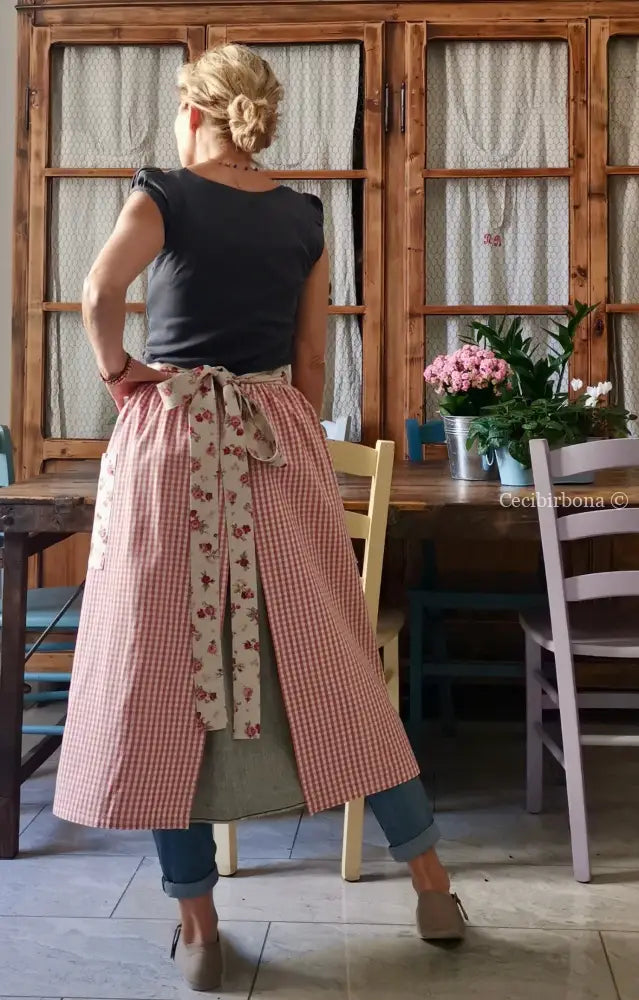 Mezzo grembiule a quadretti rosa e roselline (Ref. 175) grembiule donna tessuti moderni