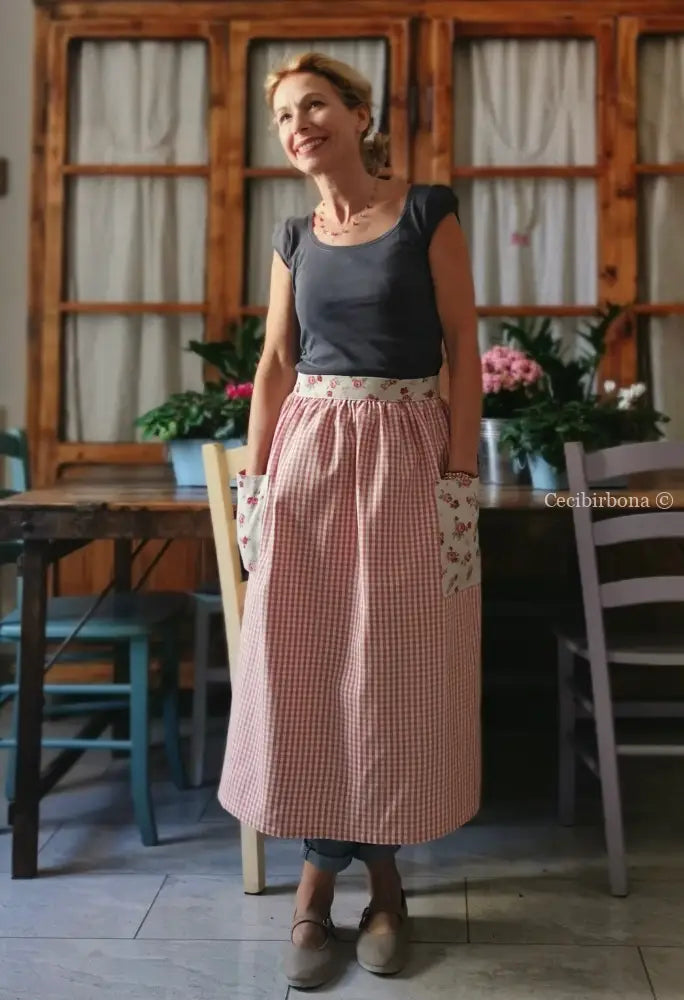 Mezzo grembiule a quadretti rosa e roselline (Ref. 175) grembiule donna tessuti moderni