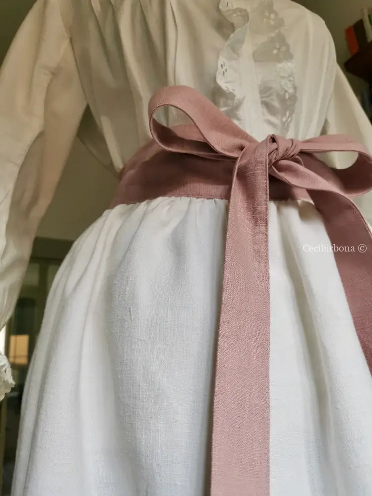 Mezzo grembiule in lino ricamato con monogramma e fascia rosa (Ref. 172) grembiule donna in tessuto antico