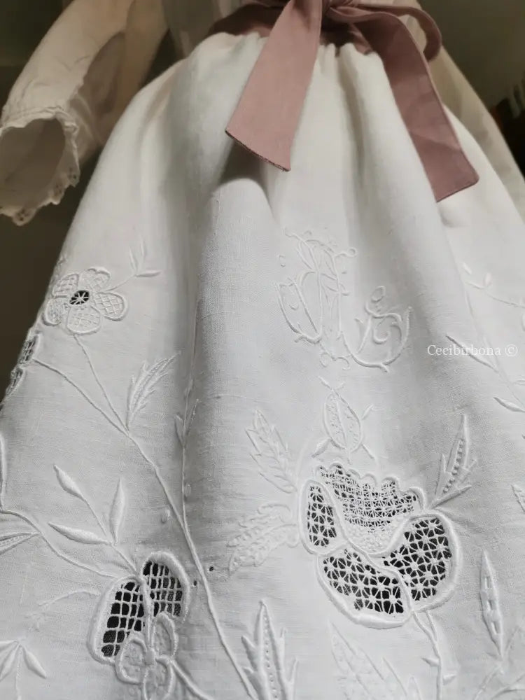 Mezzo grembiule in lino ricamato con monogramma e fascia rosa (Ref. 172) grembiule donna in tessuto antico