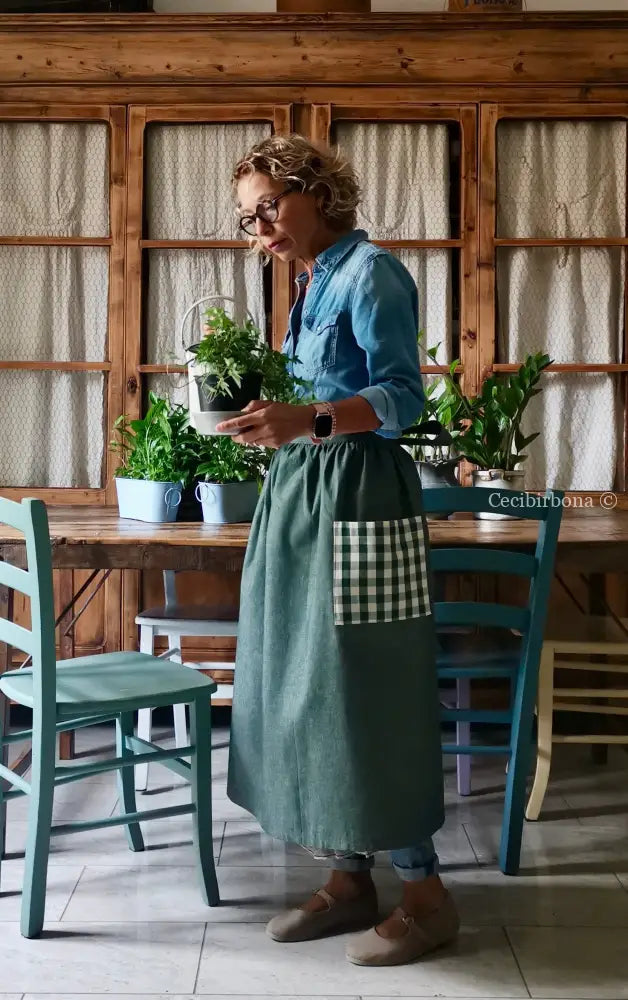 Mezzo grembiule verde con tasche a quadri (Ref. 326) grembiule donna tessuti moderni