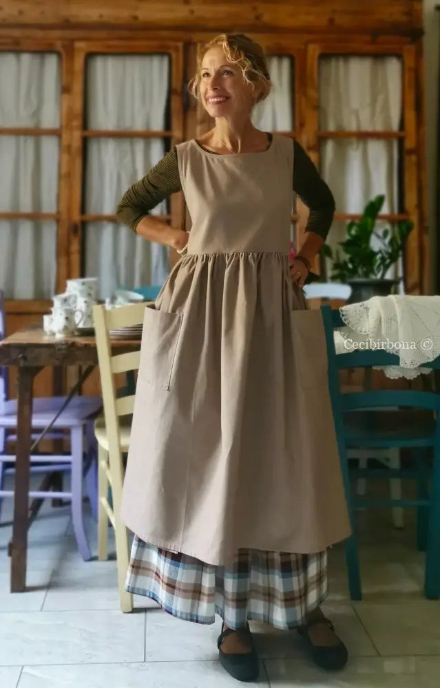 Riservato Grembiule donna color tortora con lacci panna (Ref. 43) grembiule donna tessuti moderni