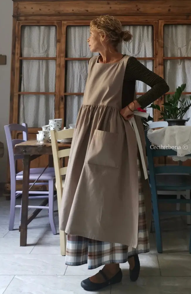 Riservato Grembiule donna color tortora con lacci panna (Ref. 43) grembiule donna tessuti moderni