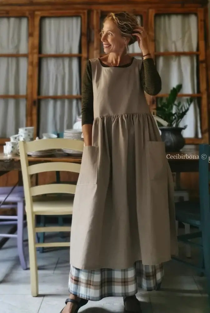 Riservato Grembiule donna color tortora con lacci panna (Ref. 43) grembiule donna tessuti moderni