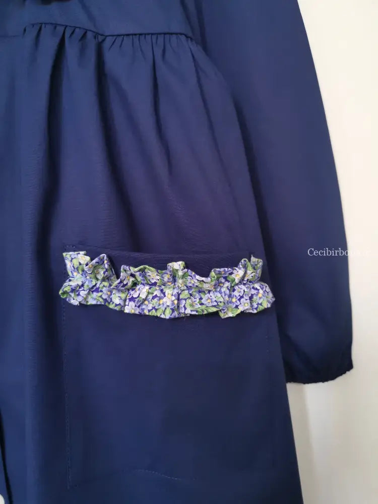 Riservato il grembiulino blu con fiore e rouches e colletto pierrot per scuola primaria grembiule scuola bimba