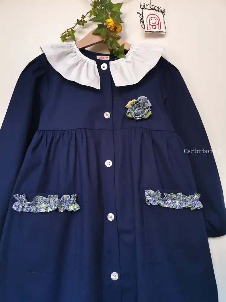 Riservato il grembiulino blu con fiore e rouches e colletto pierrot per scuola primaria grembiule scuola bimba