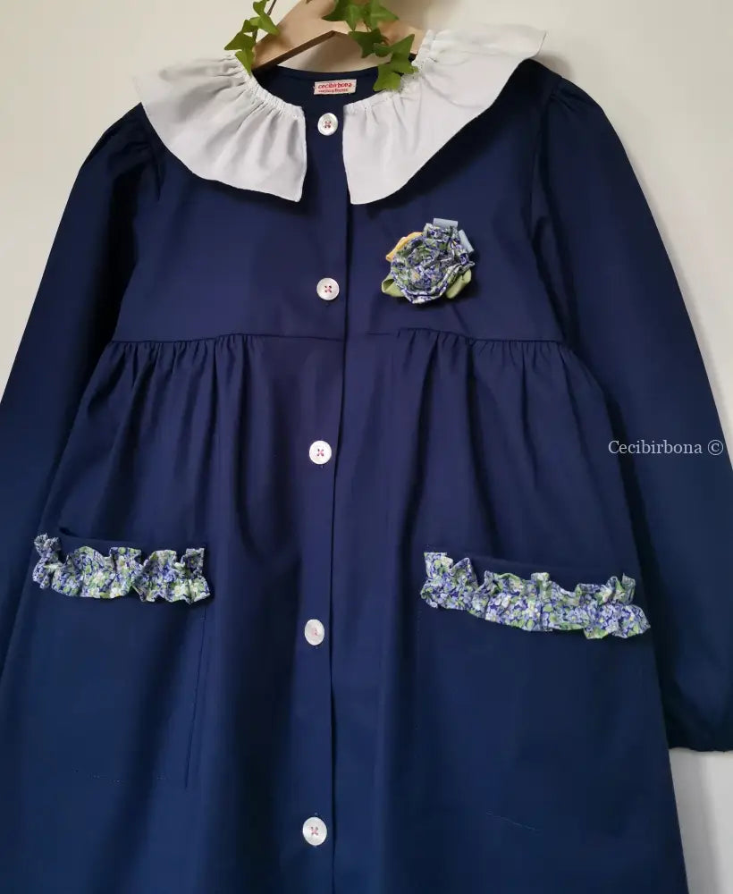 Riservato il grembiulino blu con fiore e rouches e colletto pierrot per scuola primaria grembiule scuola bimba