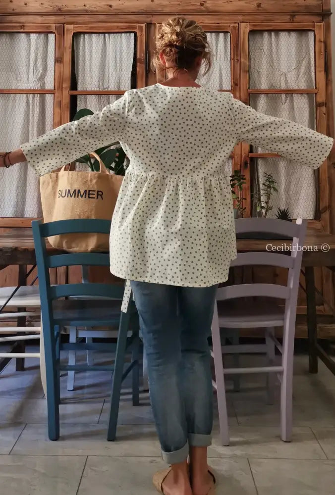 Riservato per Cristina Camicia incrociata beige a fiorellini con maniche abbigliamento