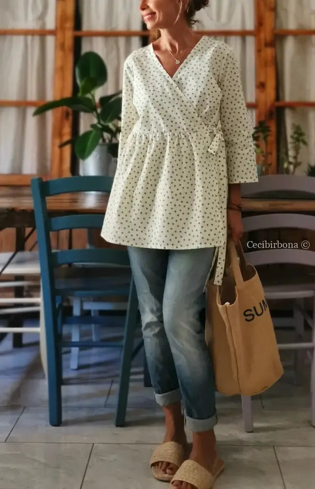 Riservato per Cristina Camicia incrociata beige a fiorellini con maniche abbigliamento