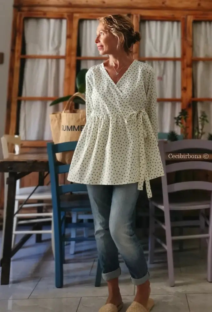 Riservato per Cristina Camicia incrociata beige a fiorellini con maniche abbigliamento