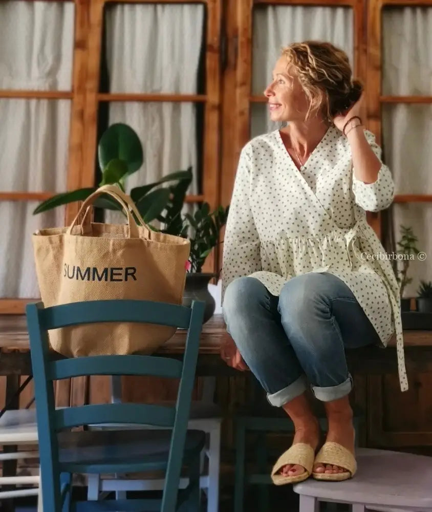 Riservato per Cristina Camicia incrociata beige a fiorellini con maniche abbigliamento