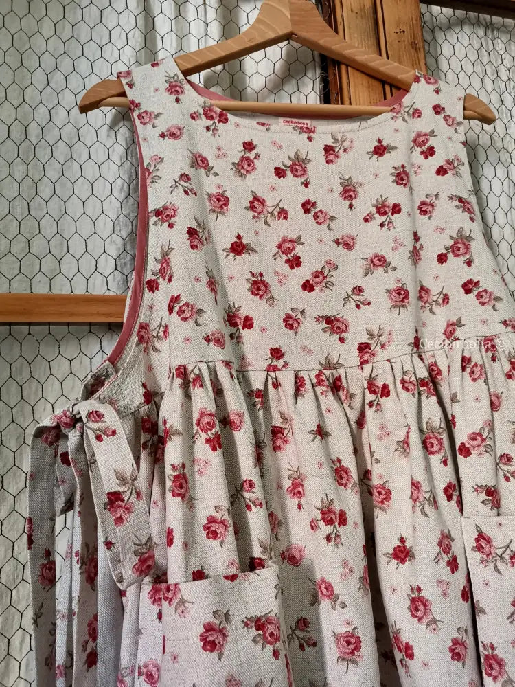 Riservato per Cristina - Grembiule con roselline da cucina per donna - grembiule romantico grembiule donna tessuti