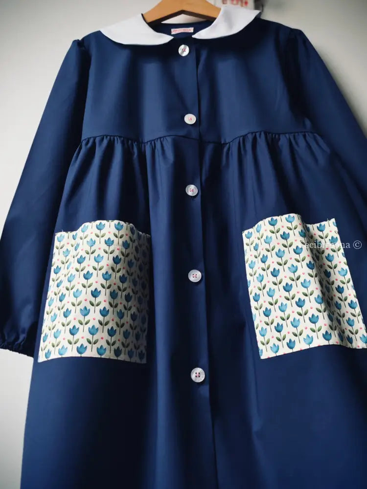 Riservato per Giada Grembiule con i tulipani azzurri grembiule scuola bimba