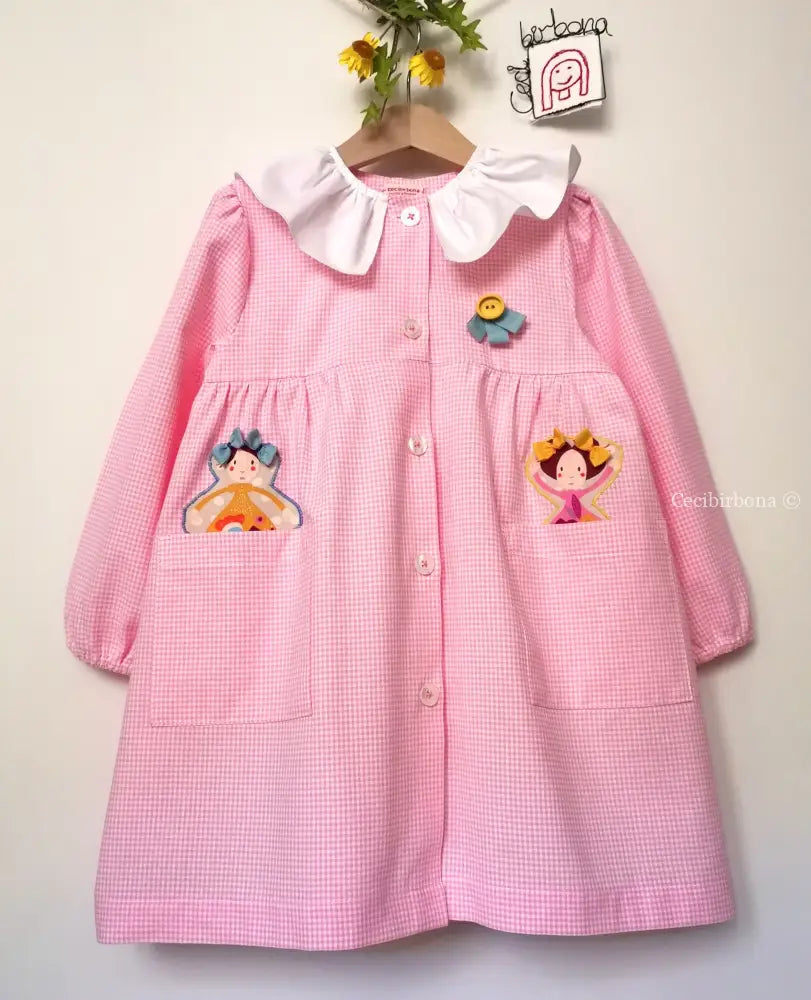 Riservato per Giorgia Michela grembiulino con le bamboline - Grembiule a quadrettini rosa per asilo con colletto