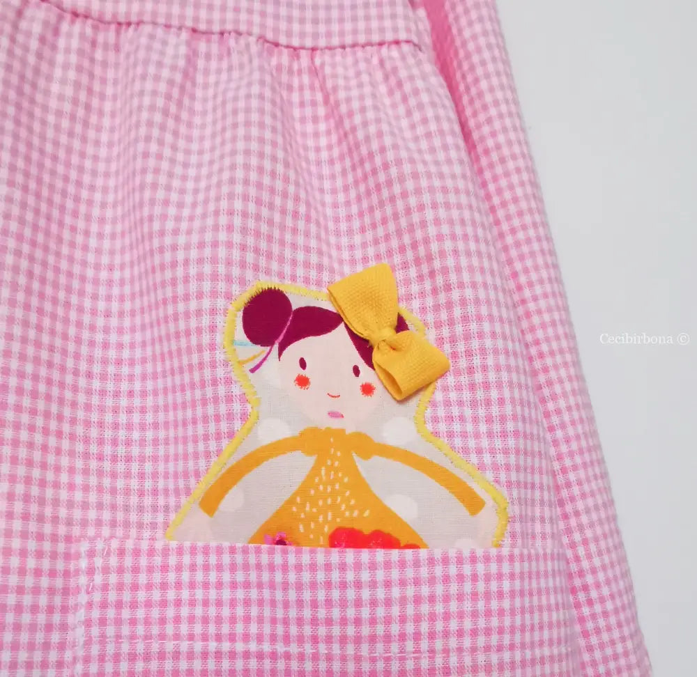 Riservato per Giorgia Michela grembiulino con le bamboline - Grembiule a quadrettini rosa per asilo con colletto